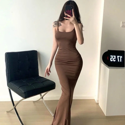 Cross-border French-style spaghetti-strap dress for women, summer new collection—sexy, edgy, chic, and perfect for mature moms—body-hugging, figure-flattering maxi skirt