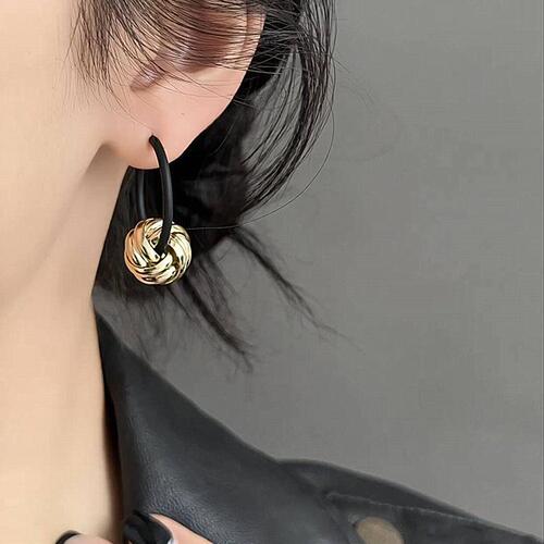 Black and gold contrasting colors two-piece ball earrings for women retro Hong Kong style earrings light luxury high-end metal earrings temperament earrings