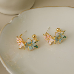 夏のロマンチックなアイリスの花のエナメルの釉薬の花のイヤリングの高級感のボヘミアン風のピアスの中古のイヤリングの女性