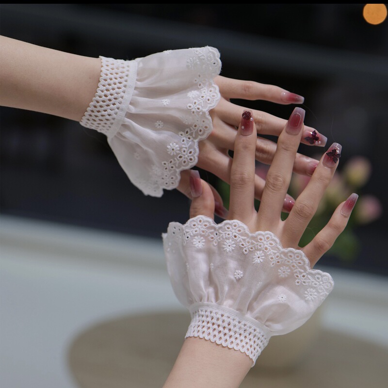 Lolita Girl's Lace-Trimmed Sleeve Accessories with a Chic Style, Featuring Three-Dimensional Lace Decoration on the Cuffs and Faux Sleeves Lolita Girl's Lace-Trimmed Sleeve Accessories with a Chic Style, Featuring Three-Dimensional Lace Decoration on the Cuffs and Faux Sleeves