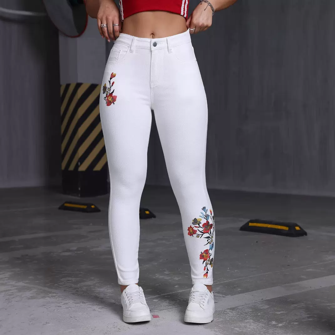 跨境欧美花朵刺绣紧身弹力牛仔裤，四季百搭休闲女士牛仔小脚裤