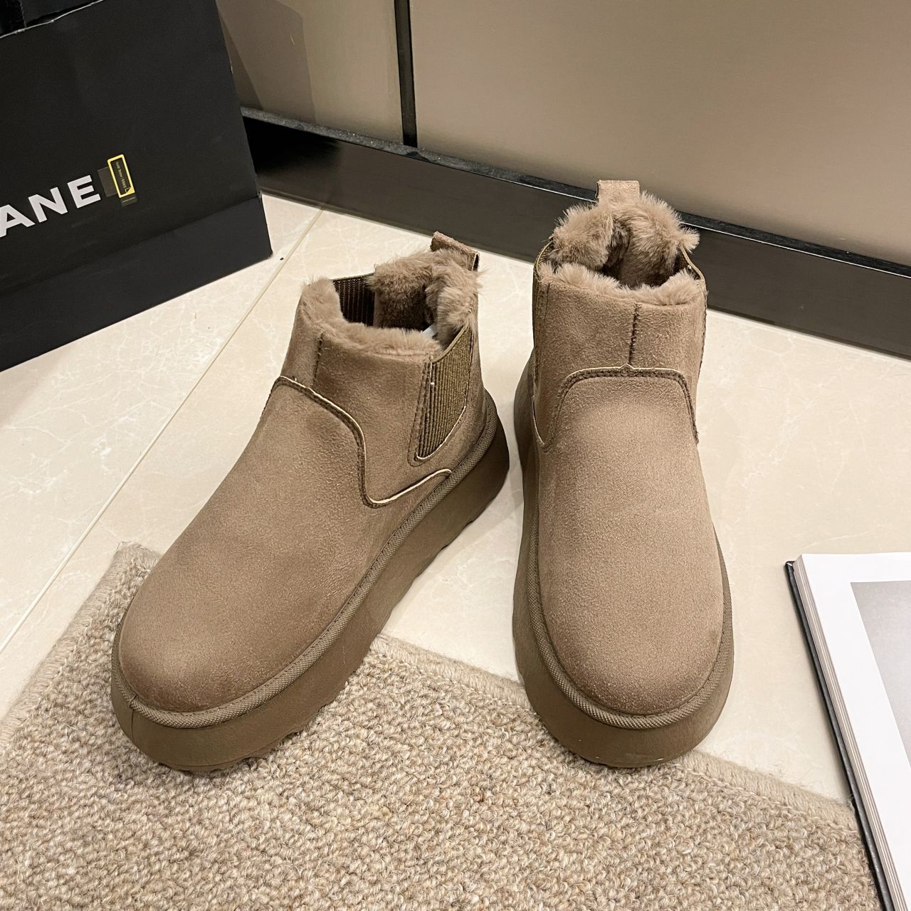 Botas de nieve de fondo grueso para mujeres invierno 2024 nuevas botas de calentamiento de terciopelo grueso pan zapatos de mujer zapatos de algodón del noreste