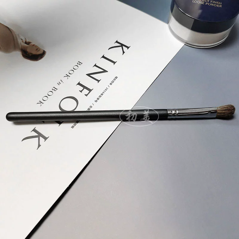 Кисть для макияжа Cangzhou Chumei M275 Preferred Horse Hair Copper Tube Eye Bevel Smile Brush Eye Shadow Brush Beginners