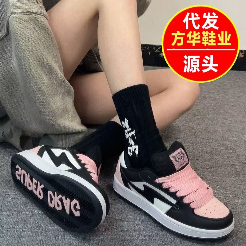 2026 verano nuevo estilo chino de moda personalidad universal zapatos de entrenamiento de moda de mujer callejera dominante zapatillas deportivas de color