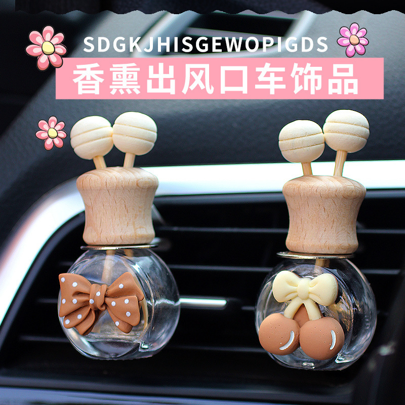 Salida de aire de perfume de coche, dibujos animados, celebridad de Internet, botella de aromaterapia de coche, clip de aire acondicionado, accesorios de coche, bowknot tembloroso