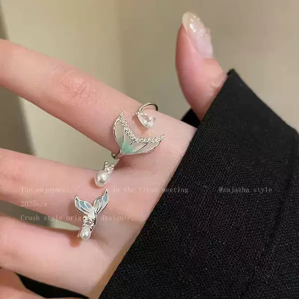 Gradient Fishtail Zircon Open Ring in Silver, Dark and Sophisticated, Fashionable, Minimalist, Niche, Exquisite, Versatile Ring