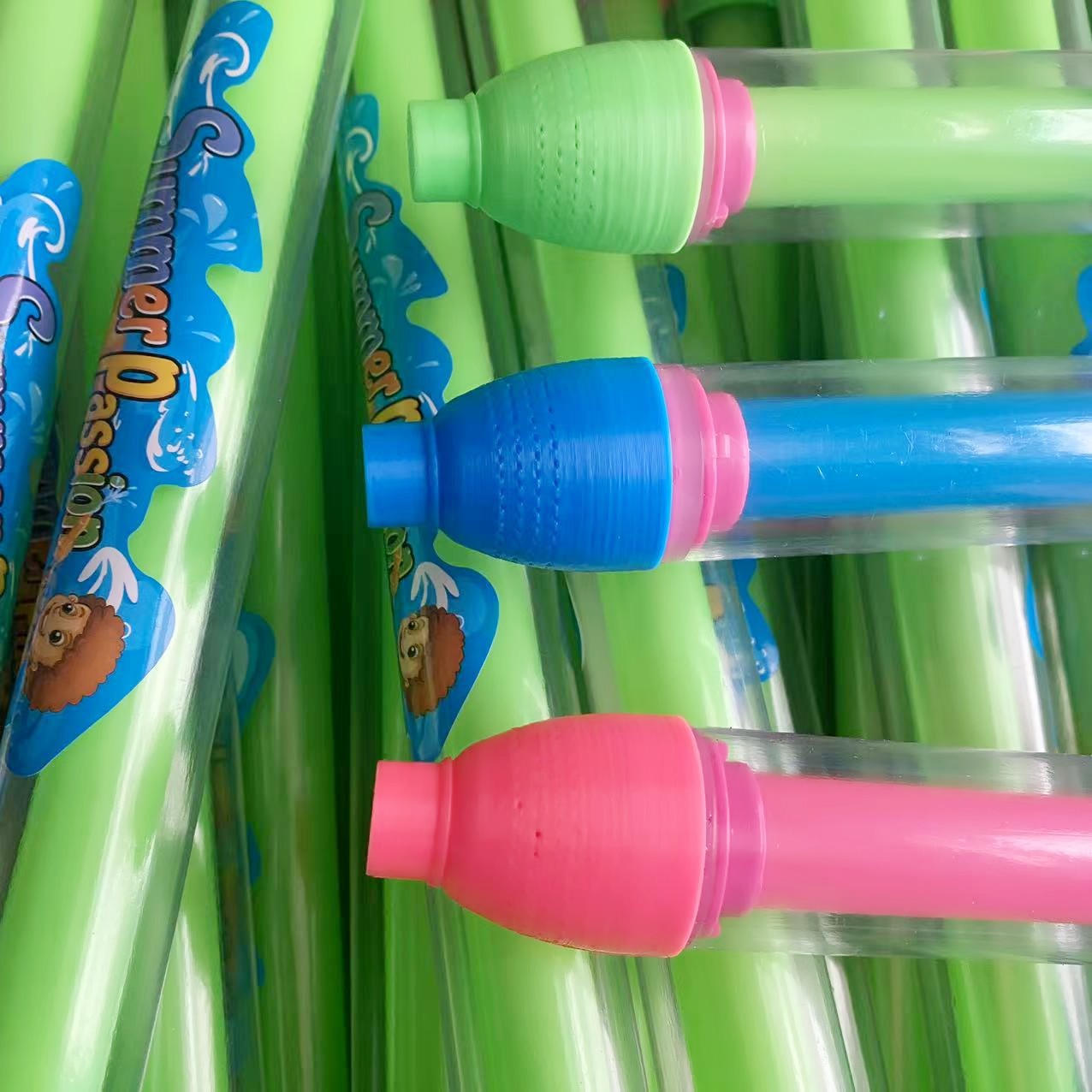Fuegos artificiales de verano pistola de bombeo de agua pulverización de agua nuevo 3D poroso tirado pistola de agua de arena rafting juguetes al por mayor