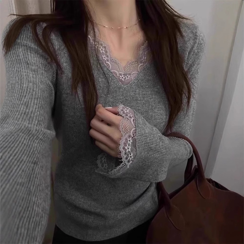 High-grade super-nice gray V-neck knitted bottoming shirt women's chic beautiful sweater lace top autumn and winter