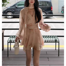 法式碎花V领长袖连衣裙女早秋高级感纯欲气质收腰显瘦小个子短裙