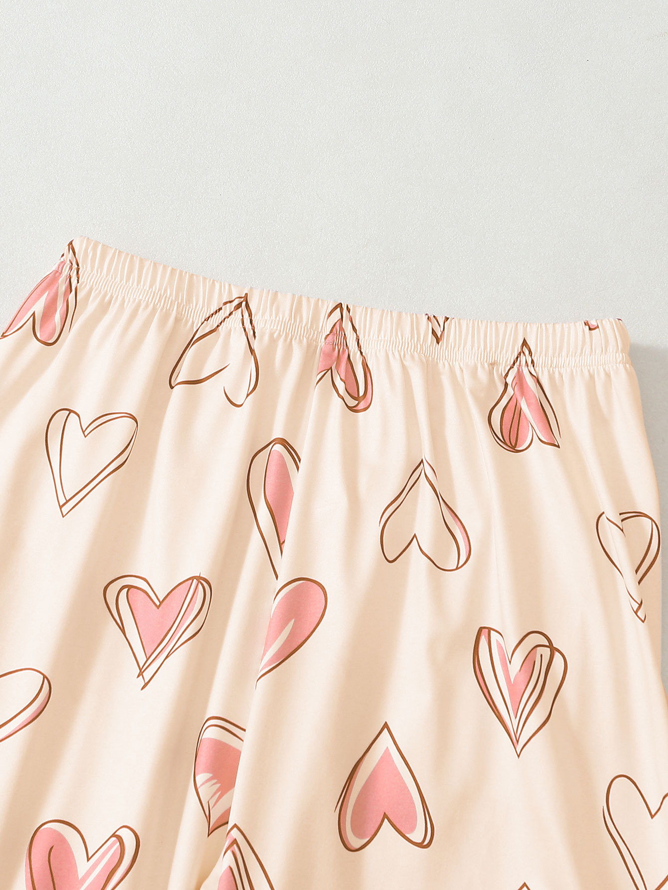 Conjunto de pijama mujer con estampado de corazones y solapas_voghion.com