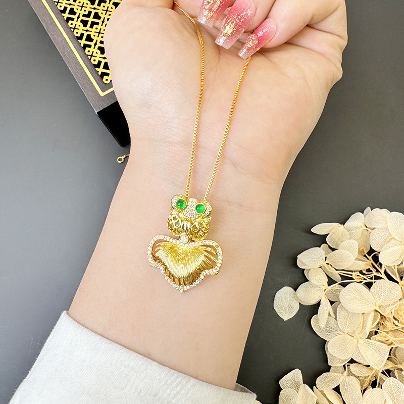 Pequeño pez dorado auspicioso colgante de arena de oro estilo nacional personalidad encantadora cola giratoria móvil joyería de aleación de cobre accesorios accesorios