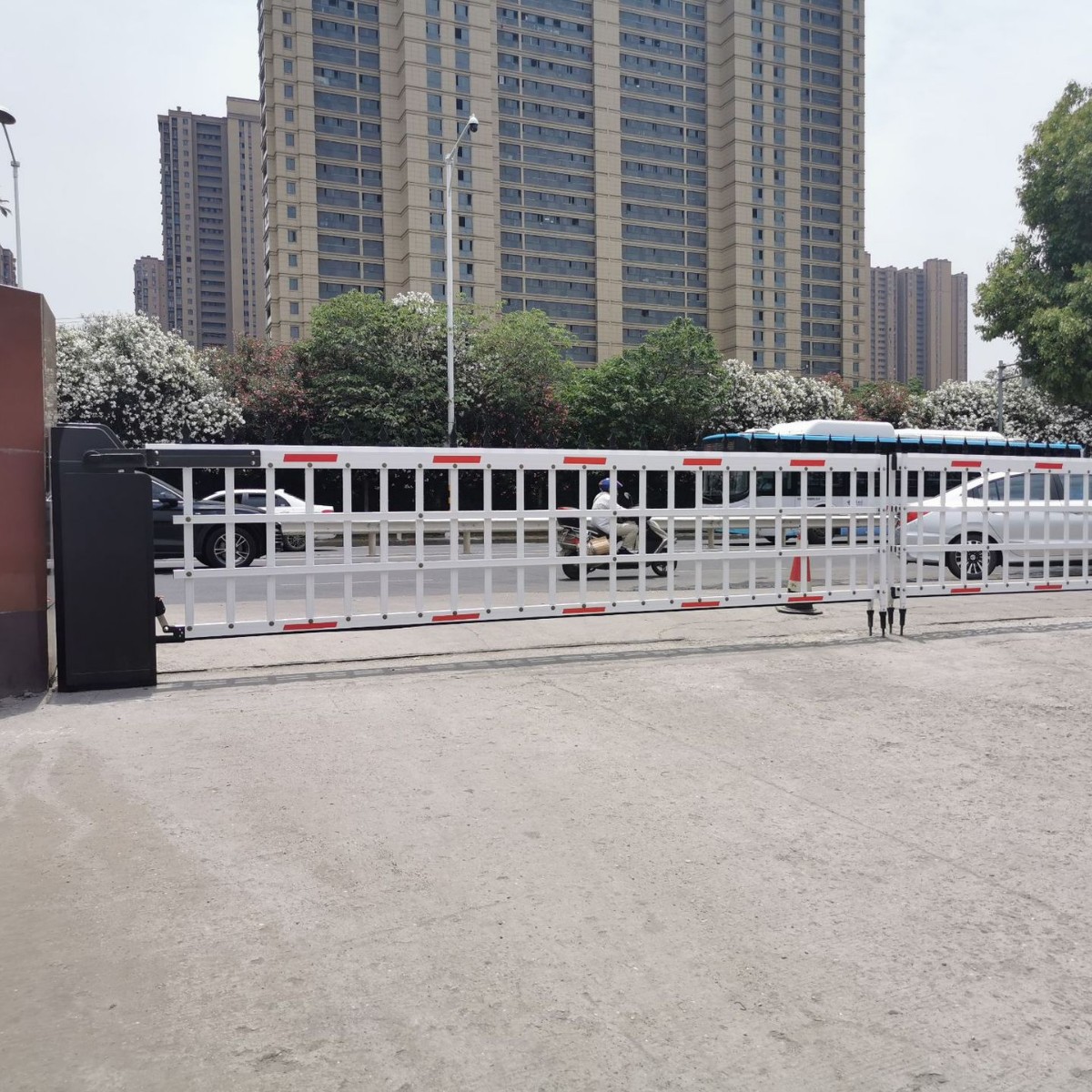 南京百胜中置式道闸门【空降闸】大型 重型道闸门