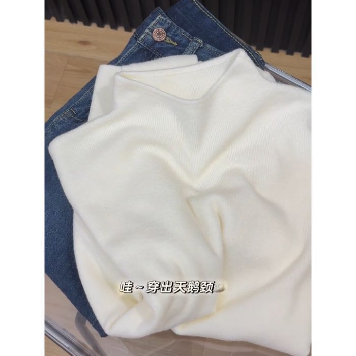 高級感の小さい立襟のセーターは底の女性の冬の修身の長袖の冬の半高襟のニットの秋冬の新型の上着を打ちます。