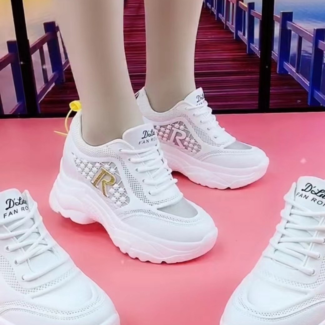 Zapatos de papá para mujeres 2025 primavera y verano super caliente con suela gruesa interior de 5cm de zapatos de malla casuales pequeños