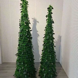 圣诞树;圣诞装饰品;拉花、彩带