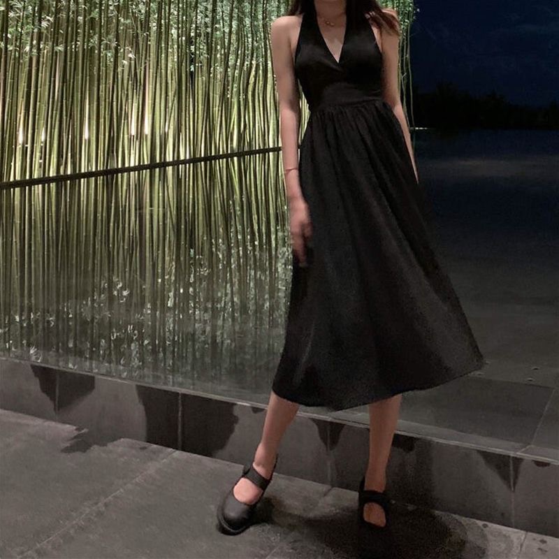 Black fitted skirt