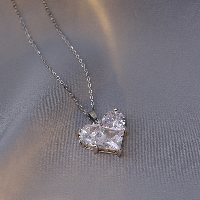 Titanium Steel Material Sweet Heart Shape Titanium Steel Inlay Zircon Pendants Pendant Necklace