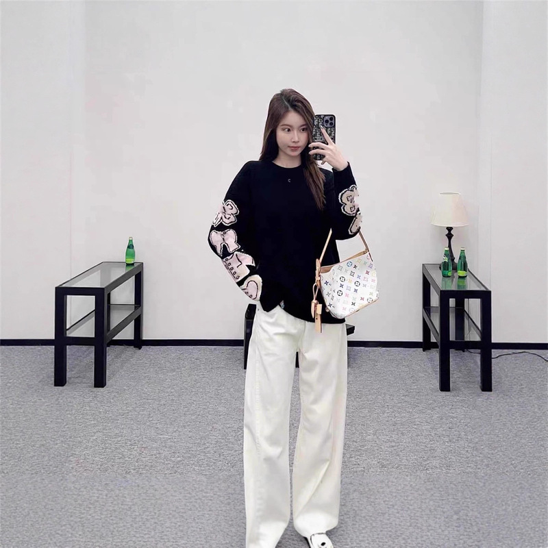 25 Crochet Letter Knit Sweaters, Comfortable and Slimming, Cartoon-Decorated Tops, Loose-Fitting Women's Long-Sleeved Shirts in a Chanel Style