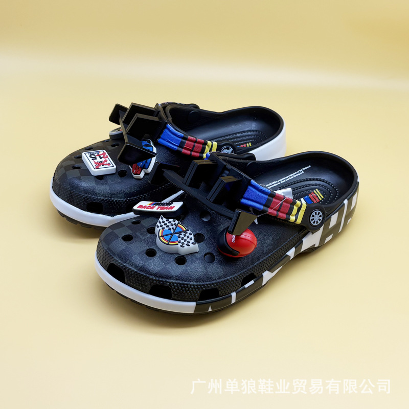 Nuevo cro juguetes de movilización de carreras negro agujero zapatos de playa antideslizante para hombres y mujeres zapatos de cabeza fábrica al por mayor