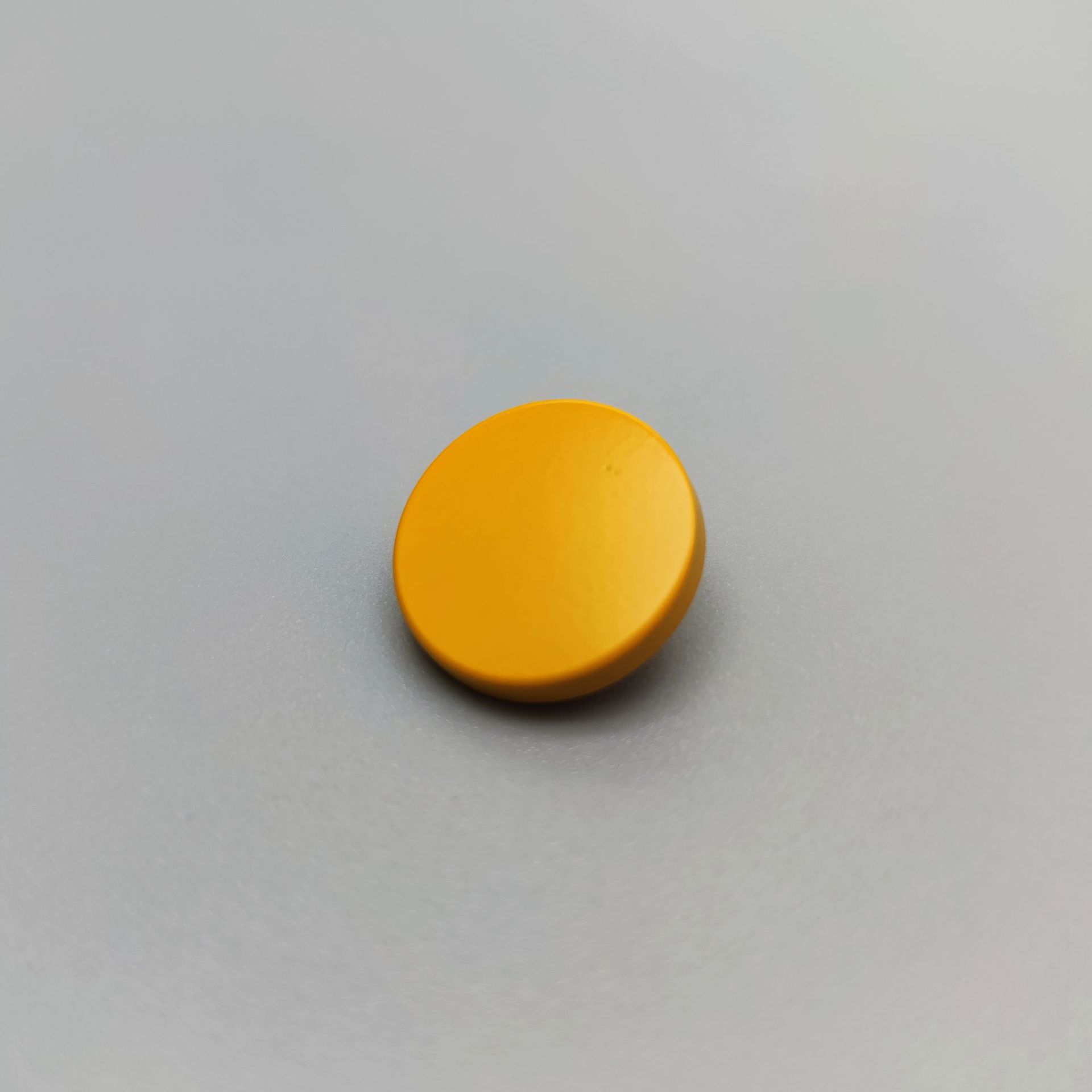 Venta al por mayor de fábrica de metal botón a presión color pintura en aerosol botón plano abrigo de algodón acolchado abajo chaqueta botón