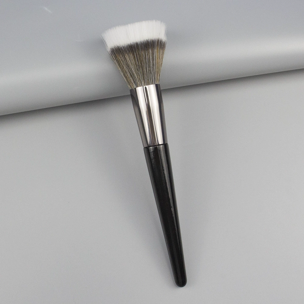 Concealer brush, face blush, conceals acne, style