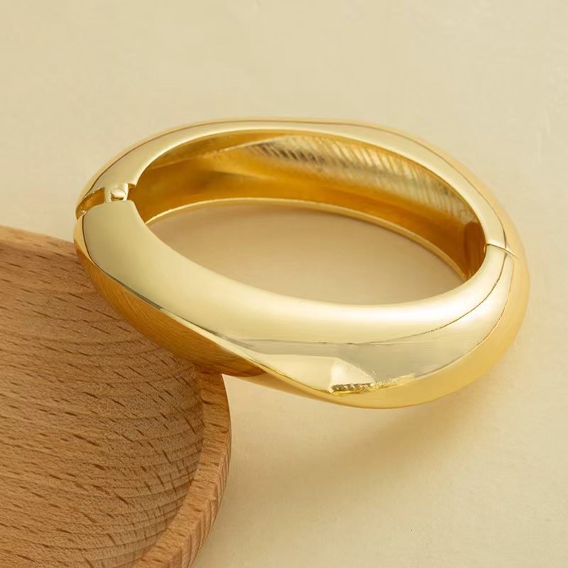 Europa y los Estados Unidos lujo transfronterizo diseño ligero de la industria pesada sensación pulsera metálica brillante abertura pulsera geometría minimalista personalidad amplia joyas