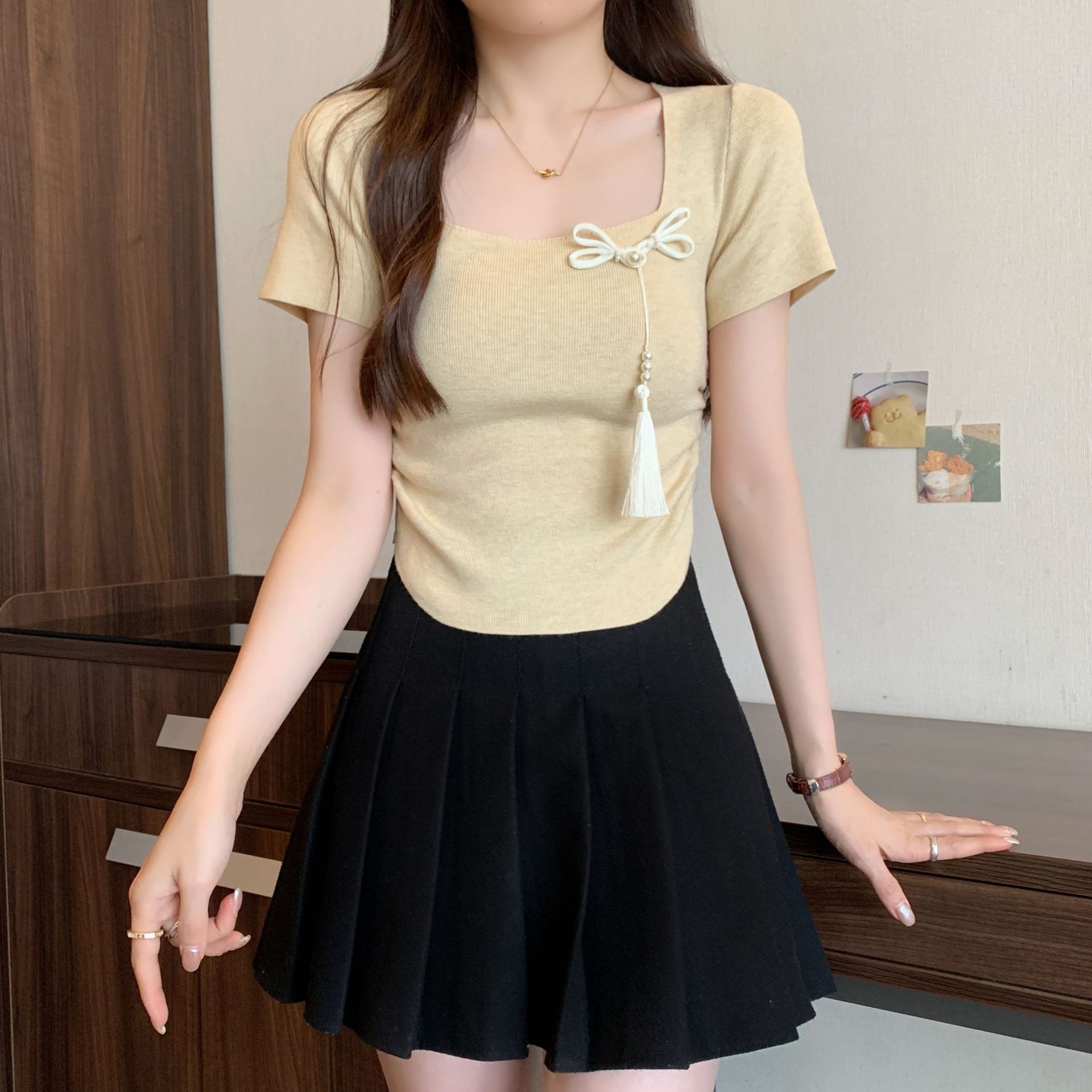 Nov poletni dizajn z naramnicami, nepravilna majica s kratkimi rokavi v kitajskem slogu, ženska pletena majica s kratkimi rokavi in ​​oglatim izrezom._voghion.com