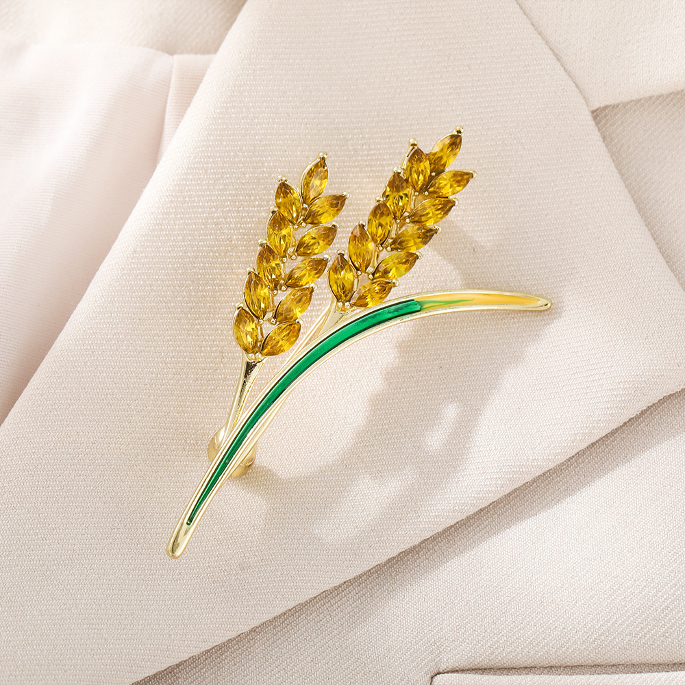 High-end brooch for men and women