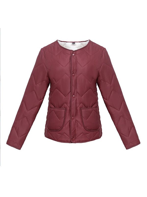 秋冬ダウン綿服の女性の内胆の短いサイズの中に保温綿服を着ています。|undefined