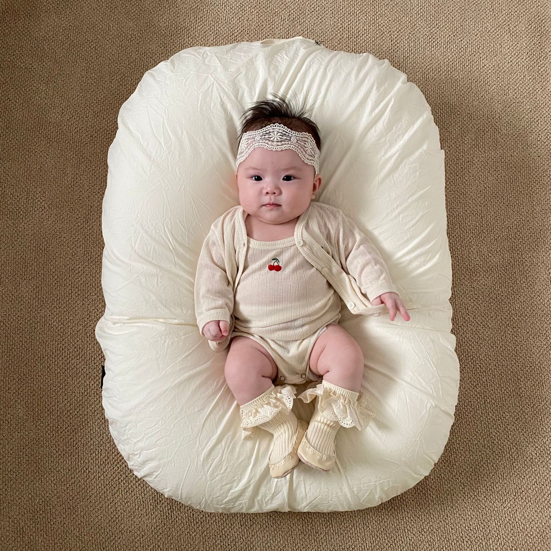 Estilo coreano algodón recién nacido Delgado transpirable Sling jumpsuit + cardigan de dos piezas ins verano refrescante cereza triángulo mameluco