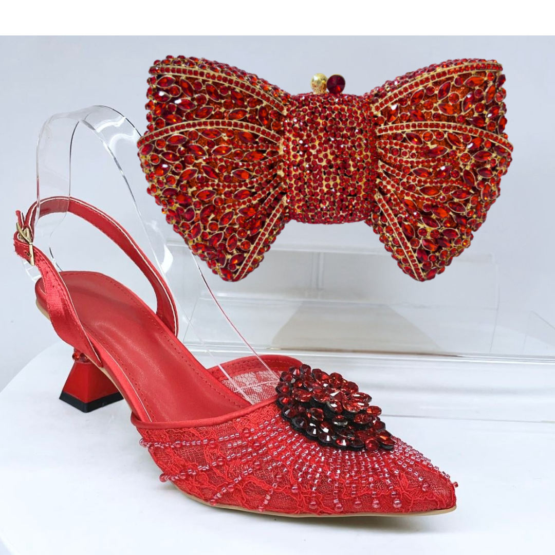 Zapatos estilo italiano para la cena sandalias de tacones finas de verano mujer diamante de punta zapatos de novia