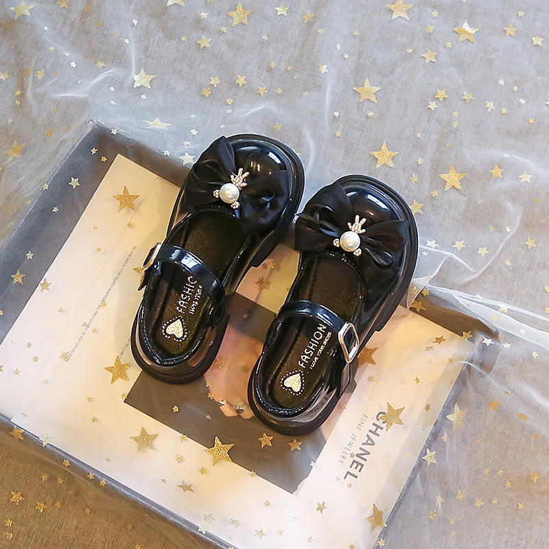 2024 otoño nuevo estilo niña estilo británico oso suela blanda zapatos de cuero de princesa con lazo coreano en stock