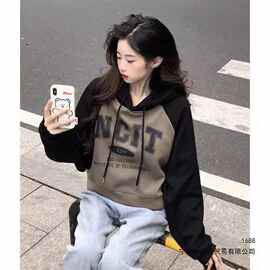 甜酷辣妹连帽卫衣女2026新款字母印花复古宽松短款长袖上衣洋气