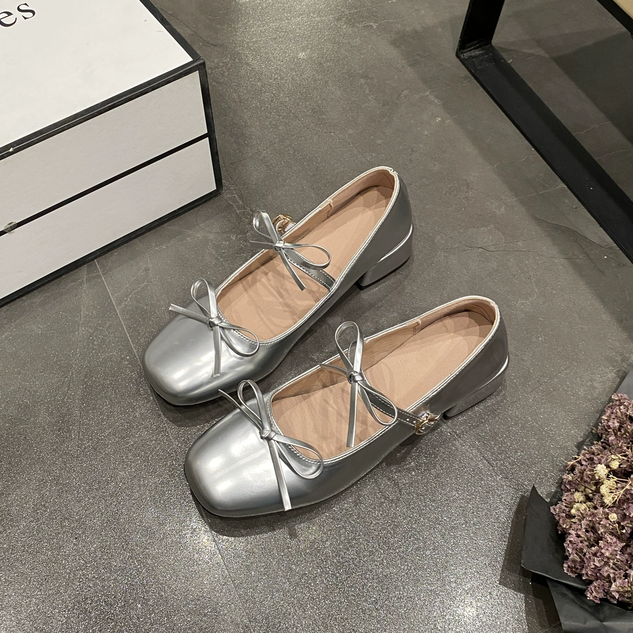 Одиночная обувь женский французский серебряный лук с квадратной головкой