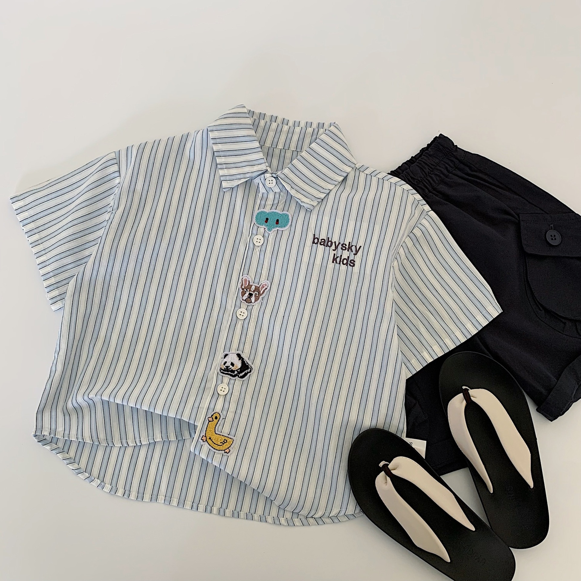 Camisa de manga corta para niños Maibao 2025 verano nuevo estilo coreano camisa a rayas occidental para niños ropa de verano para niños