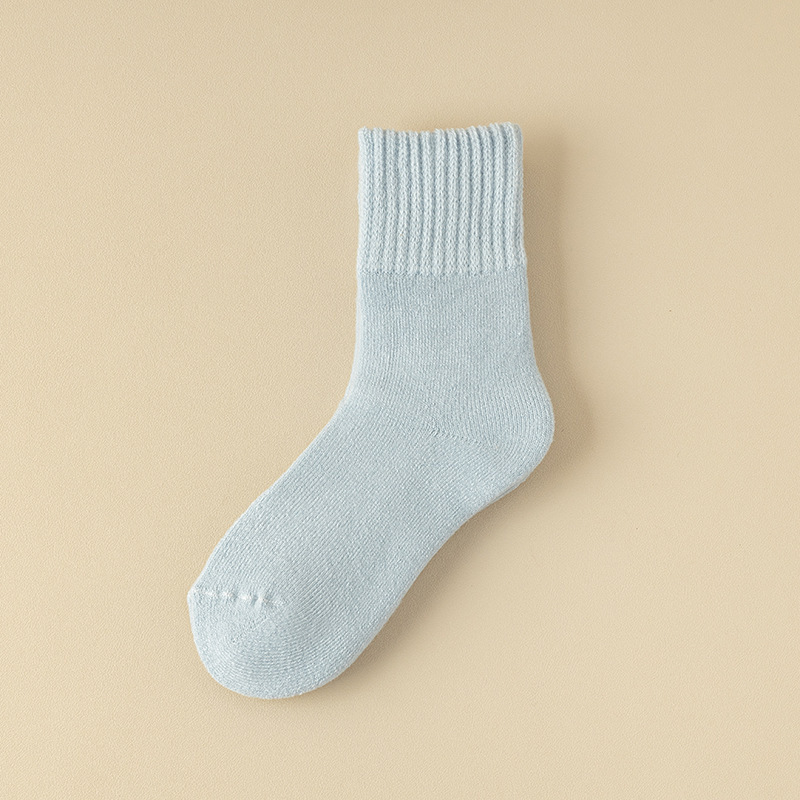 カシミヤの靴下の女性の月子の靴下の秋冬の中で靴下とベルベットの厚い保温の睡眠の靴下のぬいぐるみの長い筒の床板の靴下