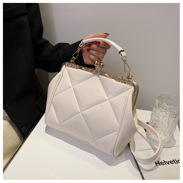 New Fashion Rhombus Embossed One-shoulder Diagonal Clip Bag Wholesale Nihaojewelry display picture 25