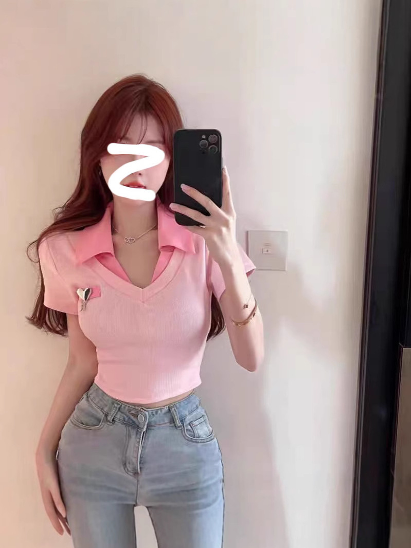 콘트라스트 랩 칼라 숄더 반팔 티셔츠 여성 여름 2024 새로운 달콤하고 매운 배꼽 슬림 핏 웨이스트 슬림 핏 쇼트 탑