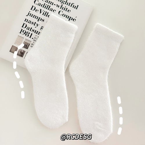 Mink velvet socks women's mid-calf autumn and winter plus velvet thickened furry black and white confinement postpartum sleeping furry socks