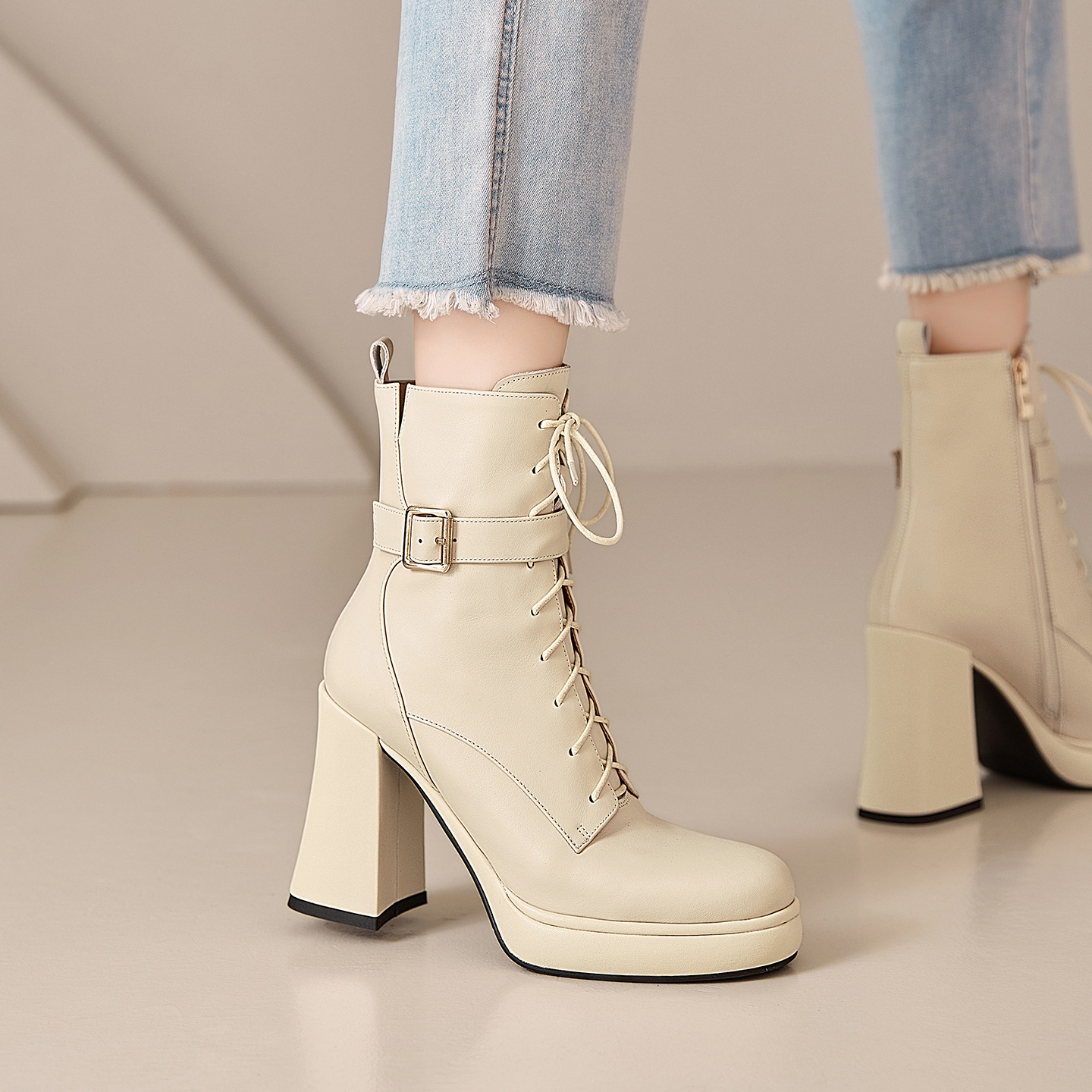 Giày boot nữ da thật cổ ngắn dây buộc gót vuông 10 cm đế dày mùa thu đông — màu đen, Màu trắng nhạt