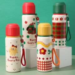 新しいクリスマスの保温カップは祝日にかわいいアニメの子供のコップをプレゼントすることができます。