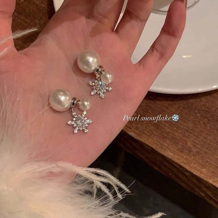 Ins Wind Hanging Snowflake Pearl Earrings Women's Light Luxury High-end Autumn and Winter New Style Earrings Niche Unique Earrings