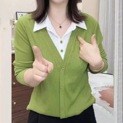 代発2025年と秋の新型気質が痩せているシャツの襟をめくって偽の長袖tシャツの女性上着を2枚つなぎ合わせた