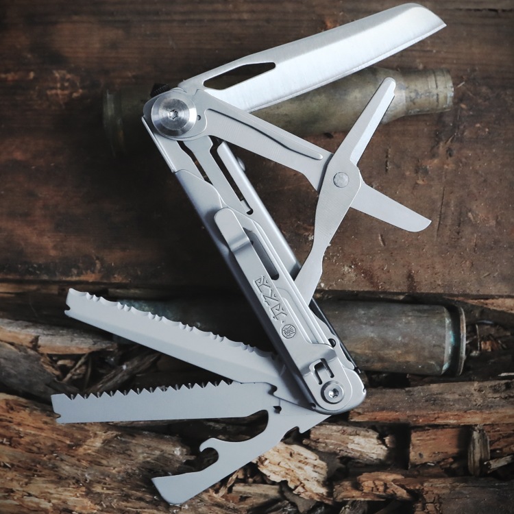 多功能刀行者多功能刀户外折叠刀瑞 士军刀便携工具edc车载破窗器