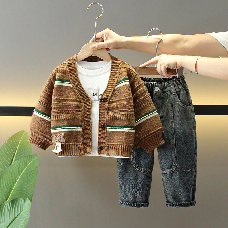7059 Traje de primavera y otoño para niños 2025 nuevo estilo coreano suéter de estilo occidental cárdigan de tres piezas vaquero bebé