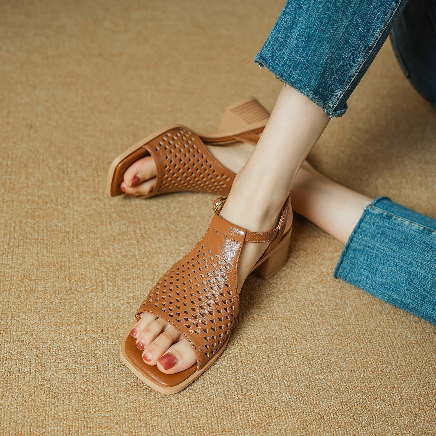 法式复古超软羊皮镂空洞洞鞋女2025夏季新款粗跟高跟露趾罗马凉鞋