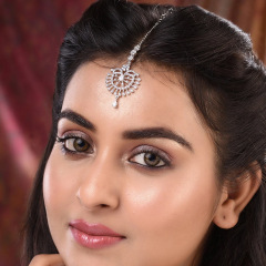 国境を越えて人気の高いインドのヘッドドレス、女性用ラインストーンヘアチェーン、シングルペンダントアクセサリー、エスニックスタイルの豪華なワンラインヘッドドレス