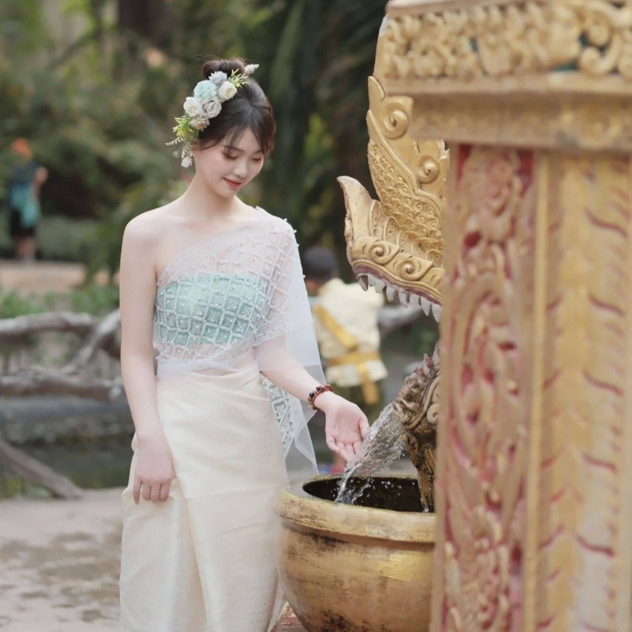 03 스타일 스커트 + 튜브탑 + 숄 + 플루메리아 머리핀