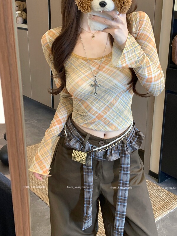辣妹撞色格纹U领长袖T恤女秋季别到收腰修身打底衫内搭短款小上衣|undefined