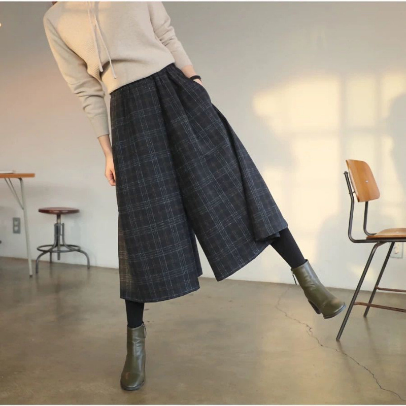 2025 Autumn and Winter New Style Tartan Wide-Leg Pants for Women, Fashionable Loose Elastic Waist Woolen Pants, Slimming Look Culottes for Women